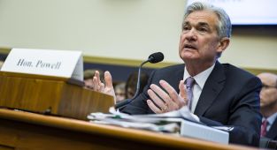 Trump, Powell'ı görevden alma niyetinde olmadığını belirtti