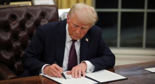 Trump’tan tarife savunması