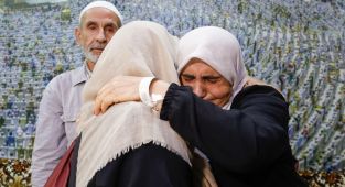 25 yıldır konuşmayan iki komşu kutsal topraklarda barıştı