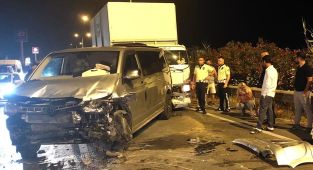 Antalya'da 5 araç zincirleme kaza yaptı
