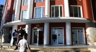 Arnavutluk'taki genel seçimde oy kullanma işlemi başladı