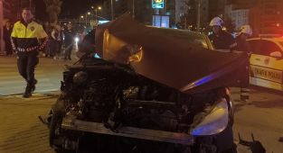 Çaldığı 2 araç ile 7 araca çarparak 5 kişiyi yaralayan zanlı yakalandı