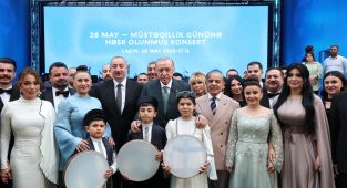 Cumhurbaşkanı Erdoğan, Azerbaycan Bağımsızlık Günü'nde düzenlenen konseri izledi