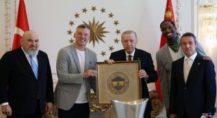 Cumhurbaşkanı Erdoğan, Fenerbahçe ekibini kabul etti
