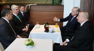Cumhurbaşkanı Erdoğan, Macaristan'da liderlerle bir araya geldi