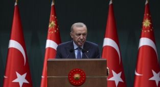 Cumhurbaşkanı Erdoğan'dan Özgür Özel'e geçmiş olsun telefonu