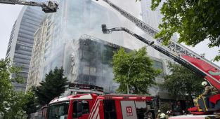 Esenyurt'ta bir binada yangın çıktı
