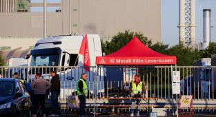 Ford işçileri greve gitti