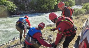 Hakkari'de derede kaybolan genci arama çalışmaları devam ediyor