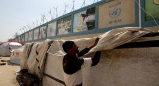 İşgalci İsrail'in sıkı abluka uyguladığı Gazze Şeridi'nde UNRWA depoları boş kaldı