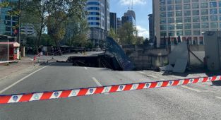 İstanbul Sarıyer'de yol çöktü