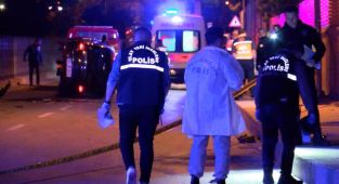 Kaldırıma çarpıp devrildi: 1 ölü