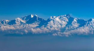 Nepal'den, dünyanın en yüksek zirvelerinin bulunduğu Himalayalar'ı koruma taahhüdü