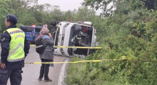 Sinop'ta öğrencileri taşıyan otobüs ile otomobil çarpıştı: 18 kişi yaralandı