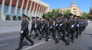Azerbaycan'da Silahlı Kuvvetler Günü dolayısıyla geçit töreni yapıldı