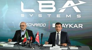 Baykar ve Leonardo arasındaki ortak girişimin imzaları Paris'te atıldı