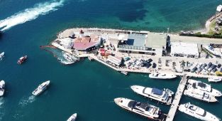 Bodrum'da marinaya yanaşan teknede patlama