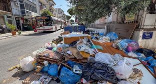 Buca sokakları çöp kokuyor