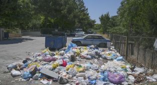Buca'da Sokaklar çöple doldu