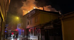 Bursa'da oto tamirhanesinde yangın