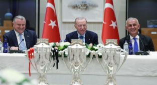 Cumhurbaşkanı Erdoğan, Süper Lig'e yükselen üç kulübü kabul etti