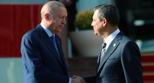 Cumhurbaşkanı Erdoğan'dan CHP Genel Başkanı Özel'e geçmiş olsun telefonu