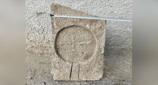 Durdurulan otomobilden Bizans dönemine ait mezar steli çıktı