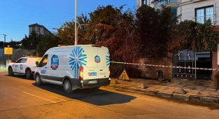 Elektrik kablolarında çıkan yangın doğal gaz kutusuna sıçradı
