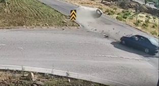 Gaziantep'te 5 kişinin yaralandığı kaza güvenlik kamerasında