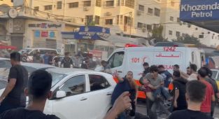 İsrail'in Gazze'de yardım deposunu bombalaması sonucu 10 kişi hayatını kaybetti