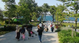 İstanbul'da kamusal alanda yüksek sesle müzik dinleyenlere para cezası