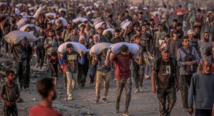 Katil İsrail basını ordunun Gazze'de yardım bekleyenlere ateş açmasını oyuna benzetti
