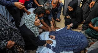 Katil İsrail yine yardım bekleyen sivillere sadırdı: 20 ölü