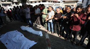 Katil İsrail'in Gazze'ye düzenlediği saldırılarda 23 Filistinli öldü