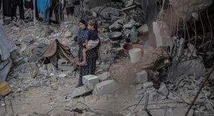Katil İsrailin Gazzeye düzenlediği saldırılarda 26 Filistinli hayatını kaybetti