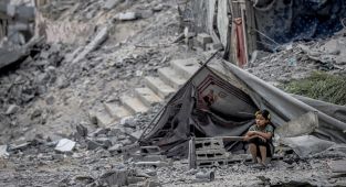 Katil İsrail'in Gazze'ye saldırılarında 59 Filistinli hayatını kaybetti