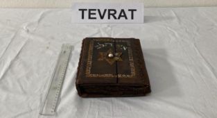 Kırşehir'de 700 yıllık Tevrat ele geçirildi