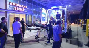 Kocaeli'de motosikletli yunus timi ile otomobil çarpıştı: 2 polis yaralı