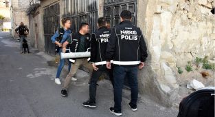 Nevşehir'de 64 adrese eş zamanlı baskın: 61 zehir taciri yakalandı