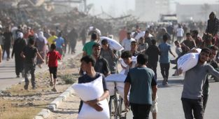 Soykırımcı İsrail'in Gazze'ye saldırılarında, yardım bekleyenlerin de bulunduğu 32 kişi hayatını kaybetti