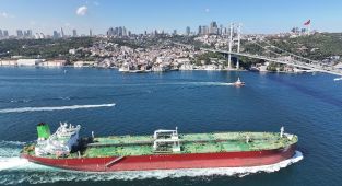 Türk Boğazları'ndan uğraksız geçen gemilerden alınan ücret değişiyor