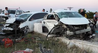 Yozgat'ta iki otomobil çarpıştı: 2 ölü