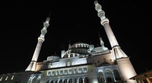 90 bin camide 15 Temmuz şehitleri için sela okundu