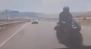 Ablasının düğün konvoyunda vinçle çarpışan motosiklet sürücüsü öldü