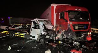 Adana'da zincirleme trafik kazası: 8 kişi yaralandı