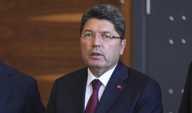 Bakan Tunç: Hava ve kara unsurlarımız koordineli şekilde alevlere karşı sahada görev yapmaktadır