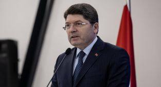 Bakan Tunç'tan, Hazreti Muhammed'in karikatürünü yayımlayan dergiye ilişkin açıklama
