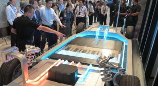 Elektriklide menzil artıyor: İçten yanmalılar için yolun sonu mu?