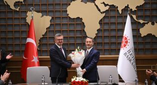 İletişim Başkanı Burhanettin Duran, görevi Fahrettin Altun'dan devraldı