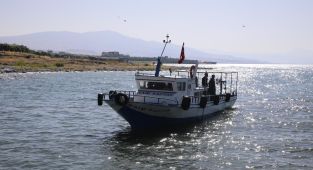 İnci kefali av yasağının sona ermesini halaylarla kutladılar